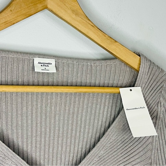 NWT Abercrombie and Fitch Twist Front Sweater Top Brand new - light taupe small - Picture 7 of 7